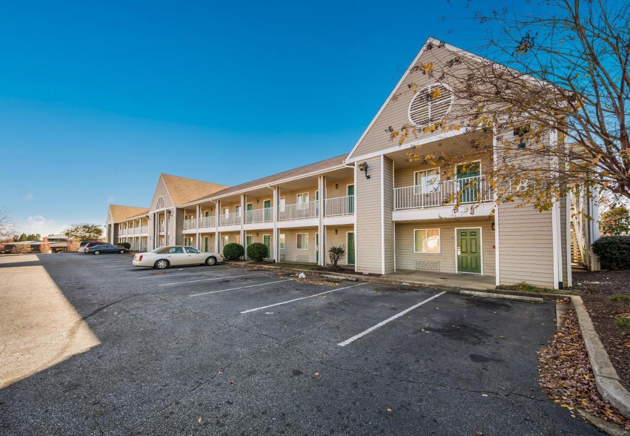 Hometowne Studios By Red Roof Spartanburg - Asheville Highway Southern Shops 外观 照片